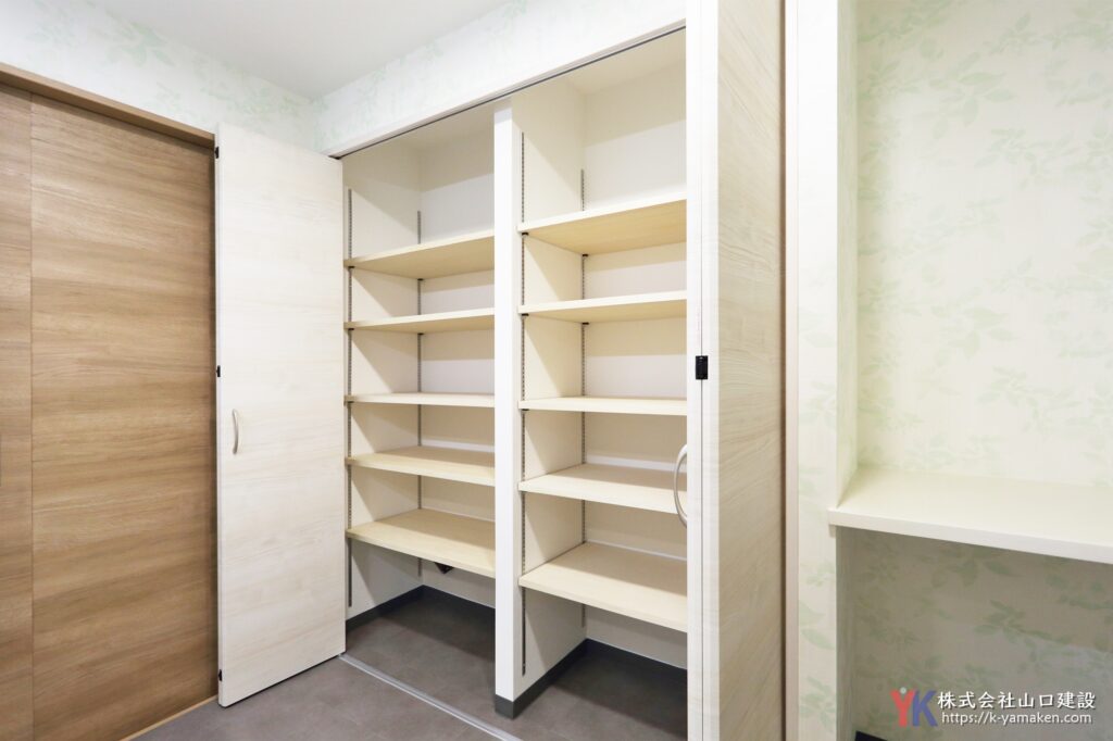 広々対面キッチンなど、ご夫婦で楽しむための色々な工夫を施した理想のお住まい（K様邸）