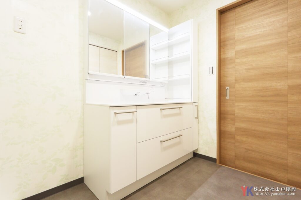 広々対面キッチンなど、ご夫婦で楽しむための色々な工夫を施した理想のお住まい（K様邸）