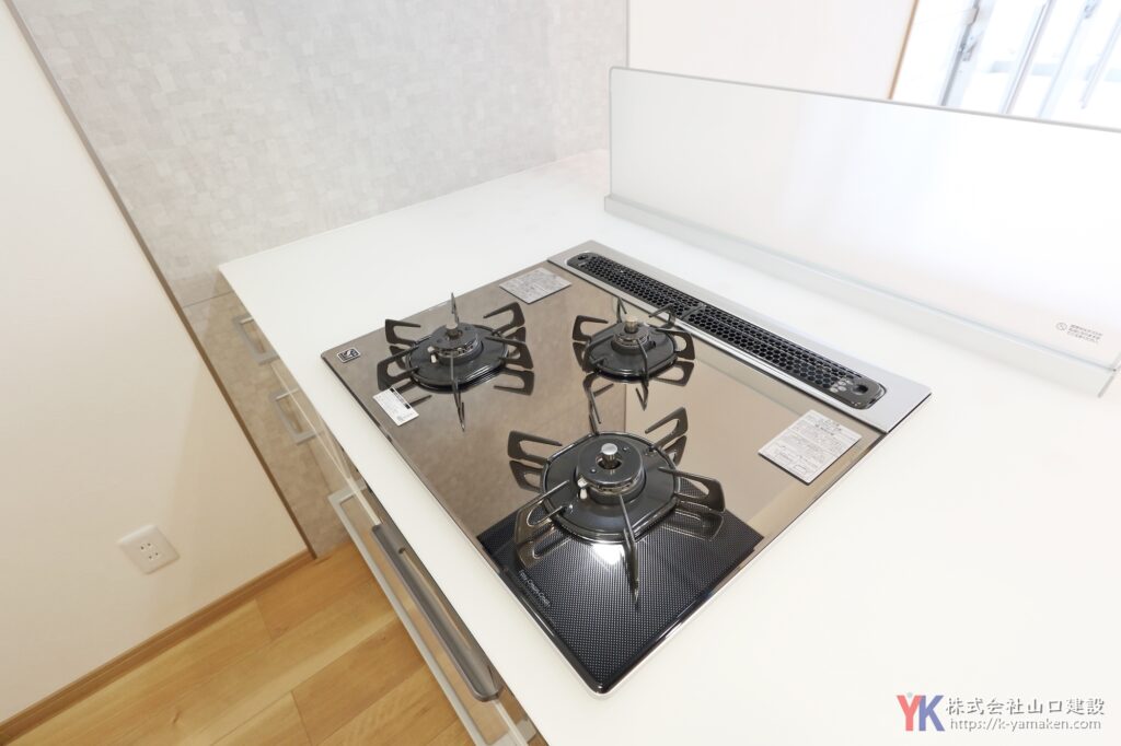 広々対面キッチンなど、ご夫婦で楽しむための色々な工夫を施した理想のお住まい（K様邸）