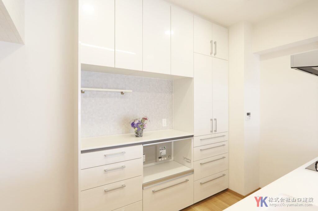 広々対面キッチンなど、ご夫婦で楽しむための色々な工夫を施した理想のお住まい（K様邸）