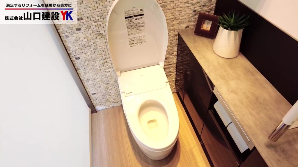 リフォームの専門家によるトイレの種類（タンクレストイレ、タンク式トイレ、ウォシュレット）、費用、使い勝手について知っておくべきこと。
