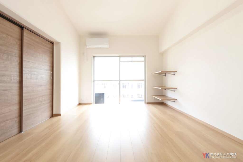 クロス・カーテン・ブラインドなどお洒落なインテリアで統一し、収納力UPで暮らしやすいお住まいに（W様邸）
