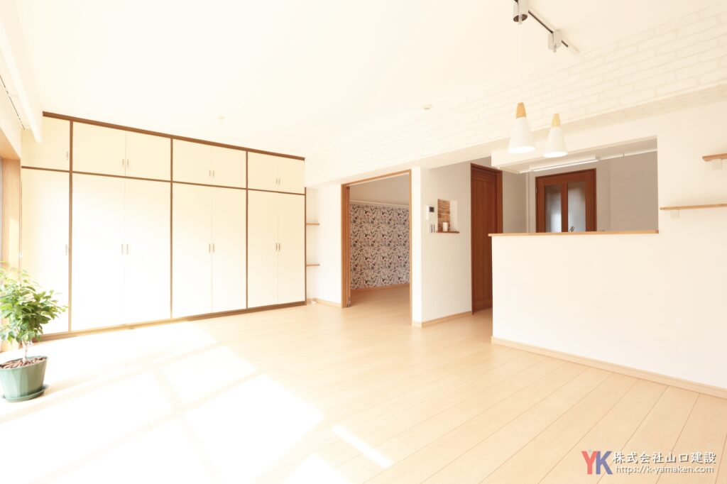 施工後 アクセントクロスを使ってインテリアを楽しむプロバンス風マンション（T様邸）