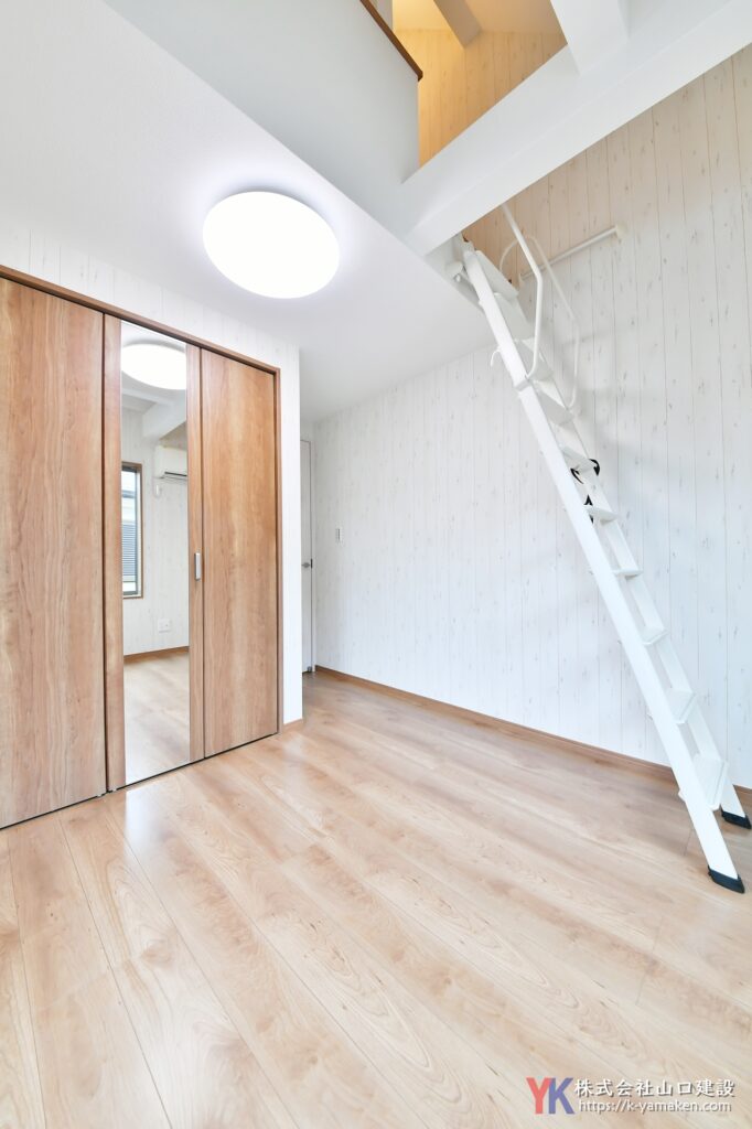 多くの収納を備え、隠れたスペースを最大限活用するように各お部屋にはロフトで空間を創り出しました。（世田谷区 O様邸）