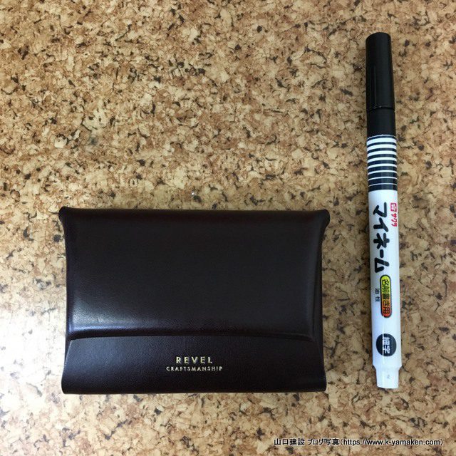 手のひらサイズの小さいお財布を買いました。