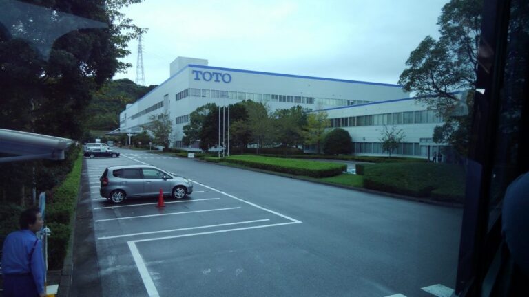 TOTOの新しいシステムキッチンの工場見学へ行ってきました。