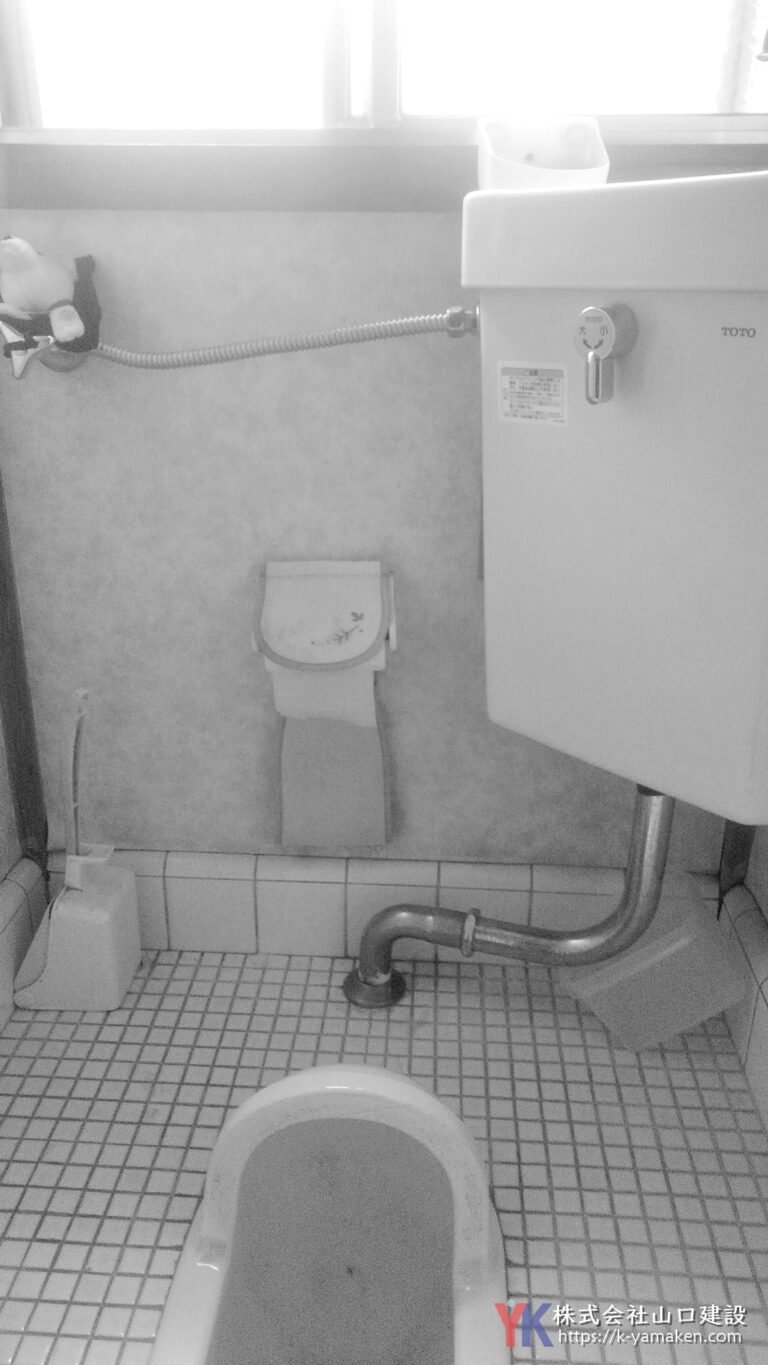和式トイレから洋式トイレに、壁材には水に強くお手入れのしやすいキッチンパネルを採用（K様邸）