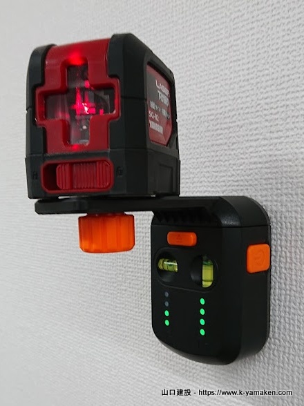 墨出しレーザーを壁面に吸着で固定!