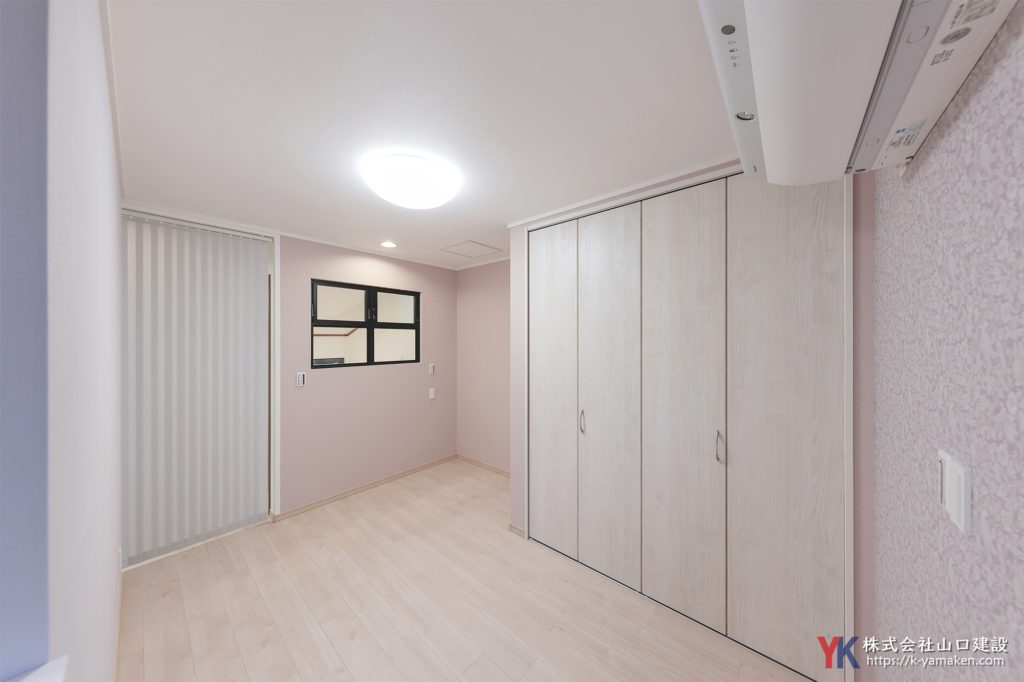 洗面台・トイレを一新し、憧れの室内窓と意匠性高いクロスで仕上げたこだわりのお住まい（M様邸）