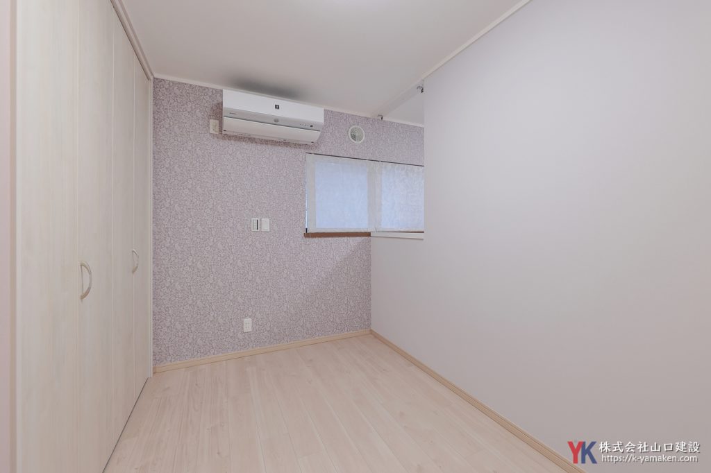 洗面台・トイレを一新し、憧れの室内窓と意匠性高いクロスで仕上げたこだわりのお住まい（M様邸）