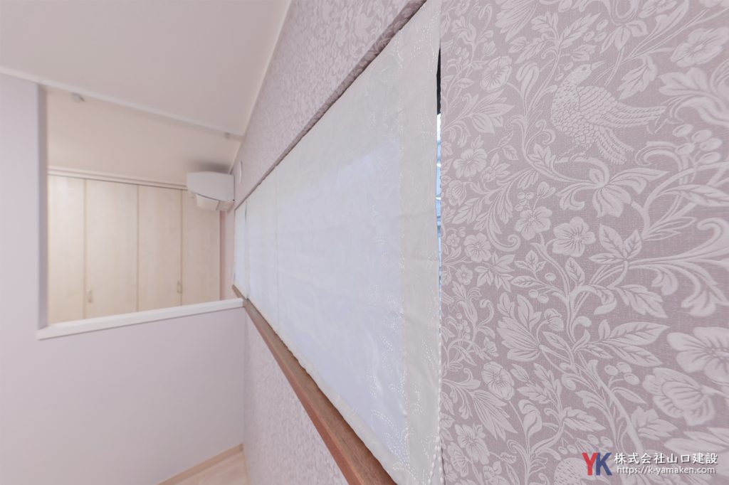 洗面台・トイレを一新し、憧れの室内窓と意匠性高いクロスで仕上げたこだわりのお住まい（M様邸）