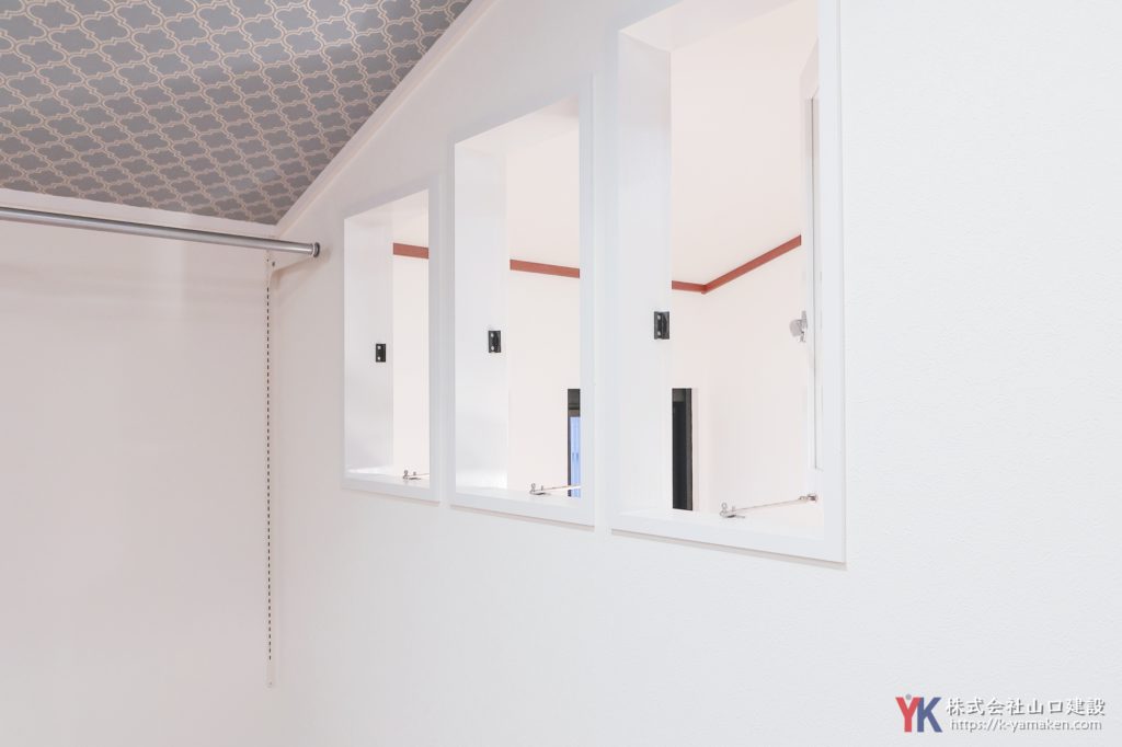 洗面台・トイレを一新し、憧れの室内窓と意匠性高いクロスで仕上げたこだわりのお住まい（M様邸）