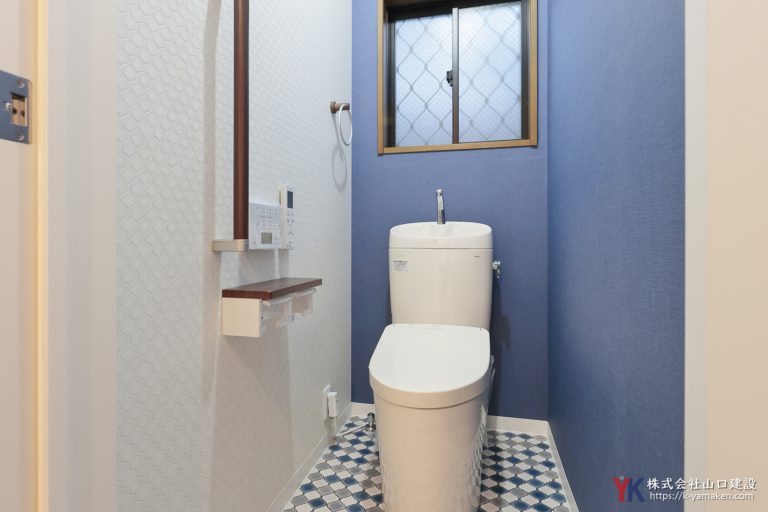 洗面台・トイレを一新し、憧れの室内窓と意匠性高いクロスで仕上げたこだわりのお住まい（M様邸）