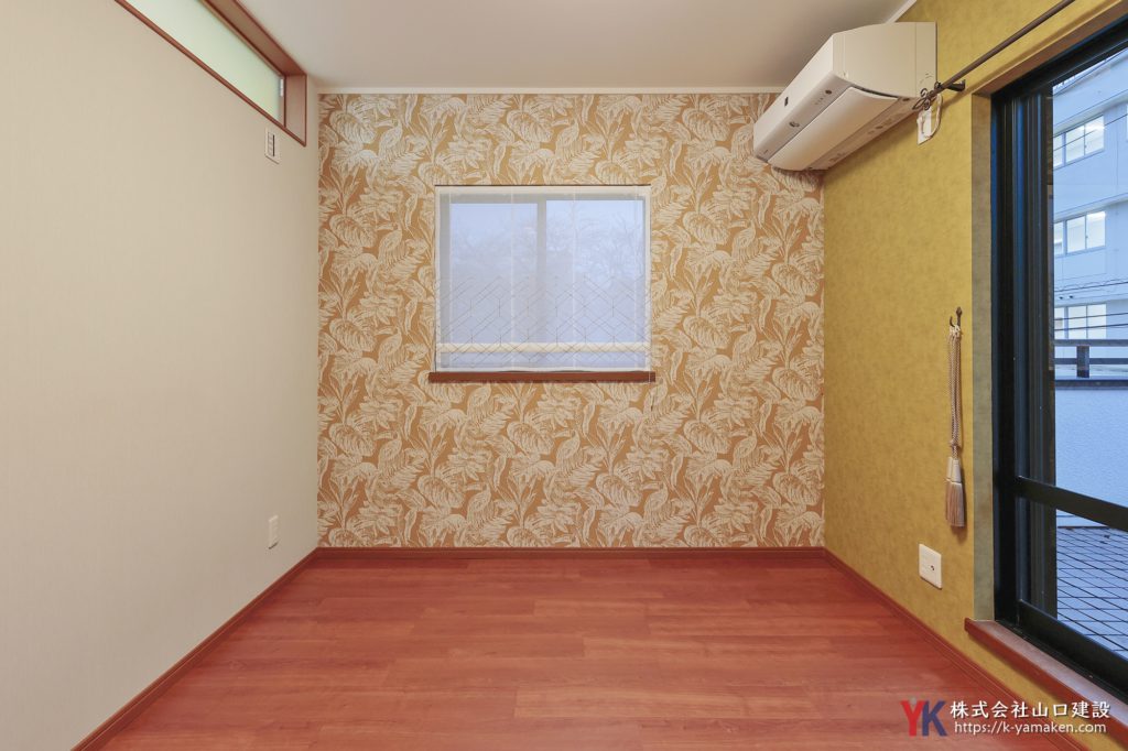 洗面台・トイレを一新し、憧れの室内窓と意匠性高いクロスで仕上げたこだわりのお住まい（M様邸）