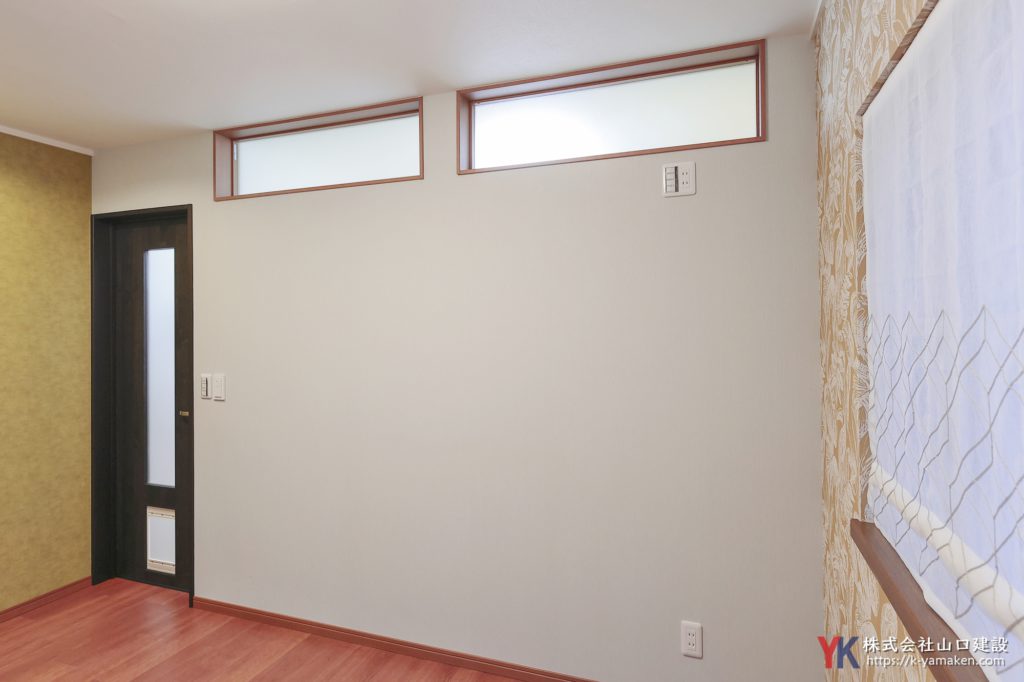 洗面台・トイレを一新し、憧れの室内窓と意匠性高いクロスで仕上げたこだわりのお住まい（M様邸）