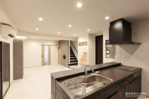 所有ビルの1・2階をフルリフォーム。黒を基調としたモダンインテリアの意匠性高いお住まい(練馬区 O様)