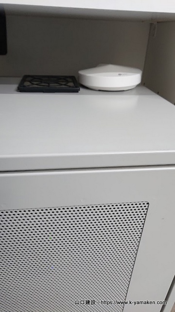 扉を閉めてもバッチリな場所に鎮座します