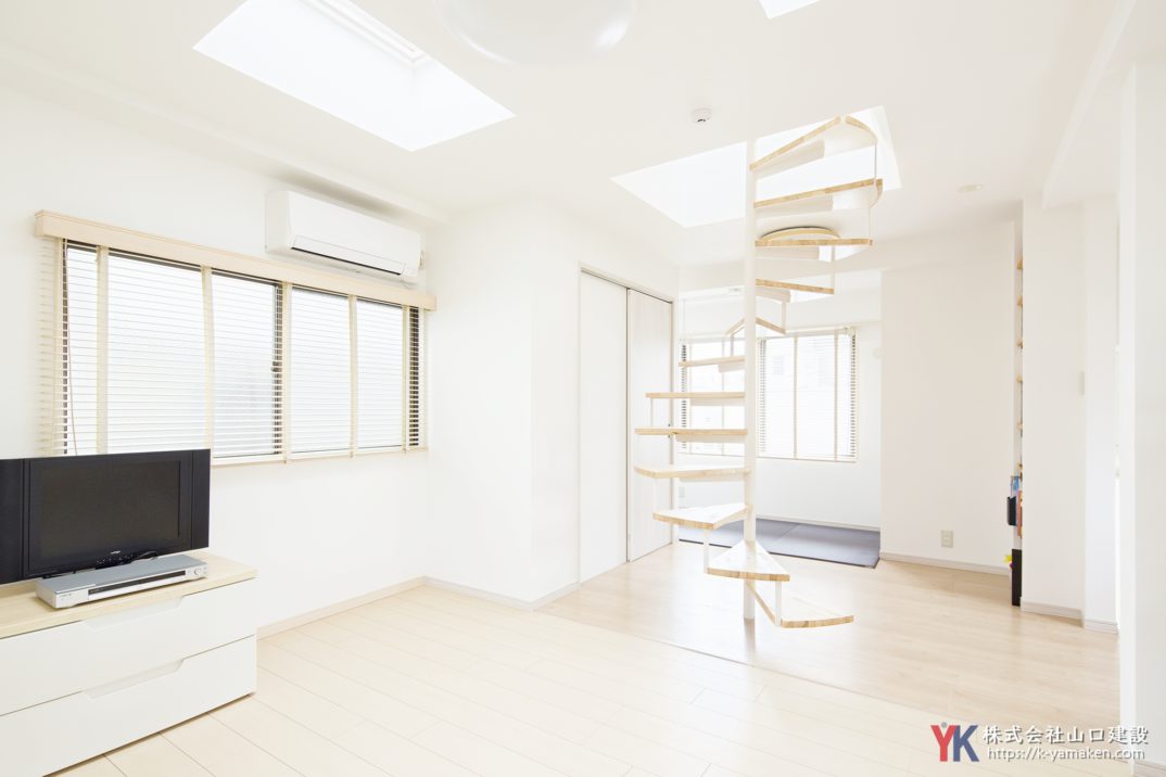 【4階建ての屋上付き中古戸建て住宅】購入に伴う改築で明るい日差しが降り注ぐ開放的なお住まいに一新（文京区 Y様）