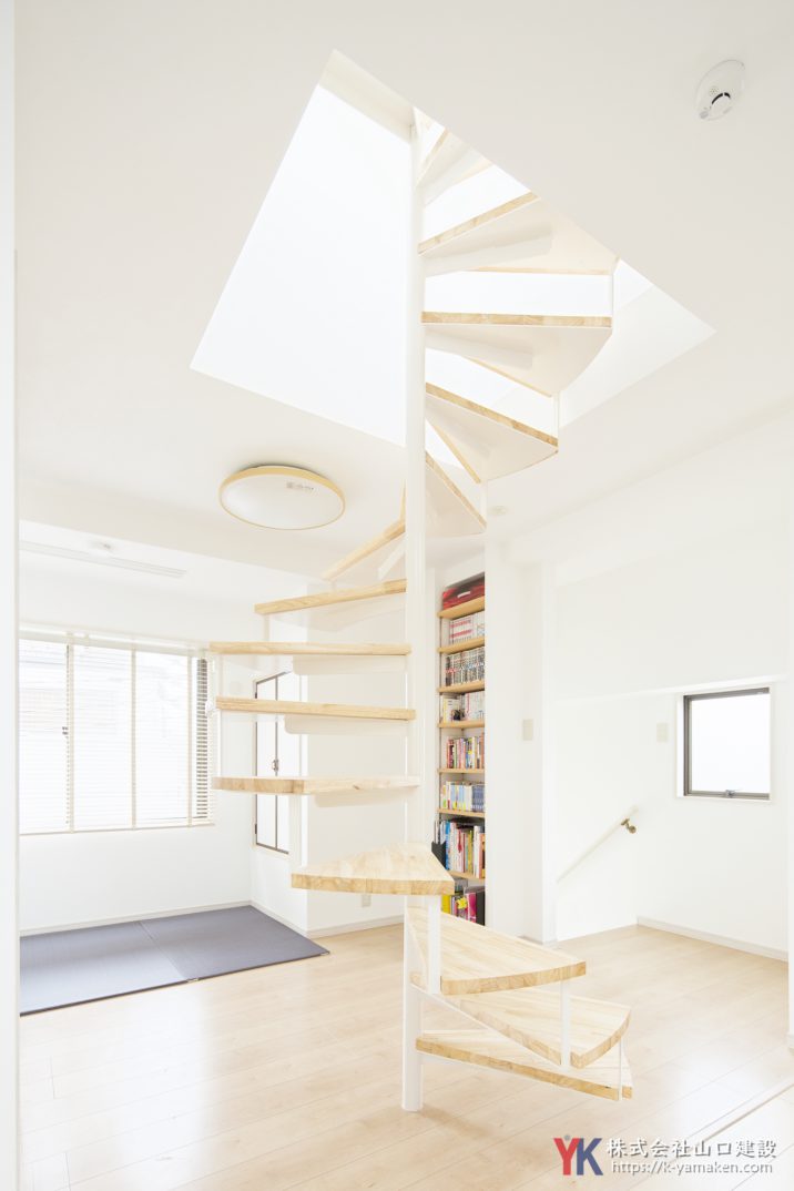 【4階建ての屋上付き中古戸建て住宅】購入に伴う改築で明るい日差しが降り注ぐ開放的なお住まいに一新（文京区 Y様）