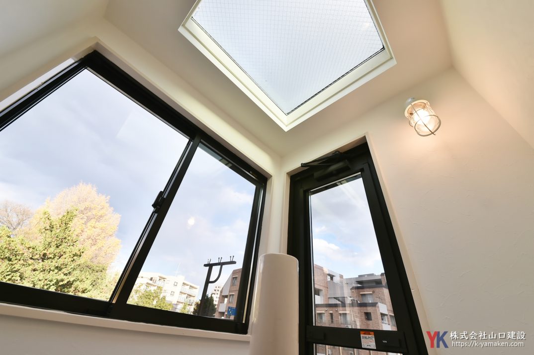 【4階建ての屋上付き中古戸建て住宅】購入に伴う改築で明るい日差しが降り注ぐ開放的なお住まいに一新（文京区 Y様）