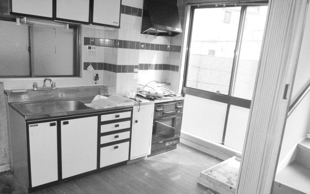 【4階建ての屋上付き中古戸建て住宅】購入に伴う改築で明るい日差しが降り注ぐ開放的なお住まいに一新（文京区 Y様）
