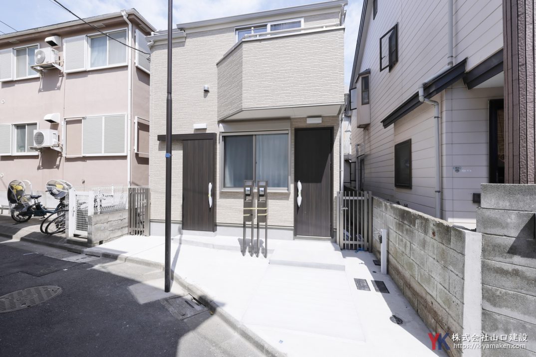【狭小住宅の新築工事】相続した築60年以上の木造戸建てを一新。奥様との暮らしを楽しむ断熱性能の高い快適なお住まいへ（中野区 O様邸）