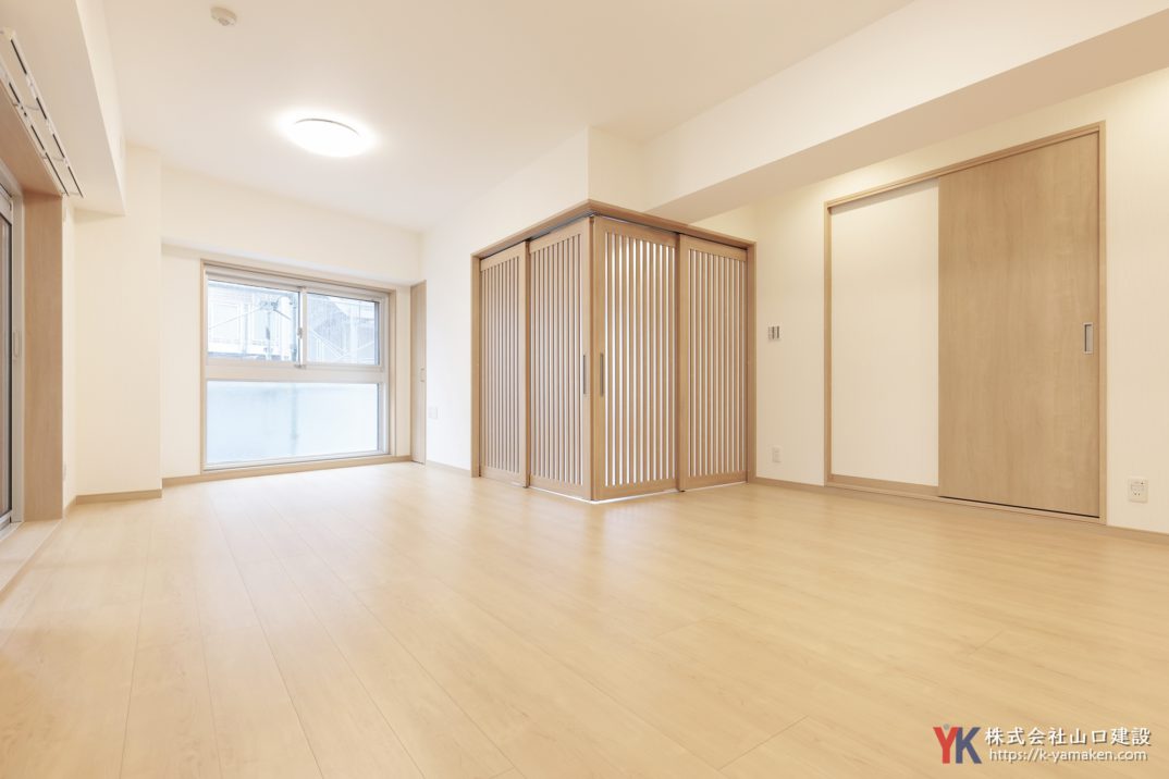 築40年マンションを開放的なLDKにフルリフォーム。暖かみを感じるメープルカラーの意匠性高いお住まいに（N様邸）