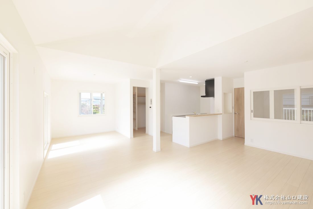 お子様の誕生を機に、築60年二世帯住宅の2階を改装。広々としたLDK＋生活動線を配慮した間取りで快適な生活を（中野区 Y様邸）