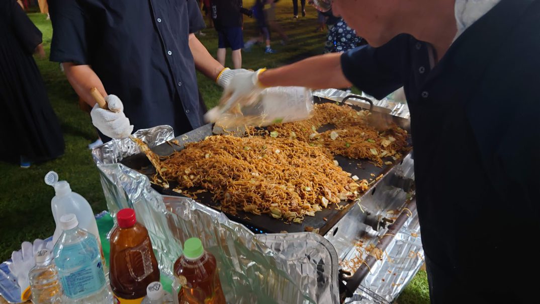 地元のお祭で焼きそばを作ってきました。