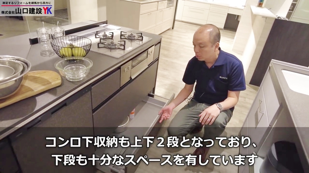 かさばるフライパンは立て置きでしまえる