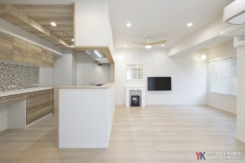 築33年のマンションを英国カントリー風のクラシカルなお住まいに。在宅ワークも快適な理想の家が完成しました。