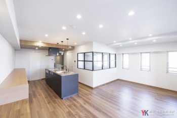 築20年超のマンションリノベ|TOTOザ・クラッソと室内窓で叶える、機能美を極めた「ノイズレス」な暮らし(練馬区 K様邸)