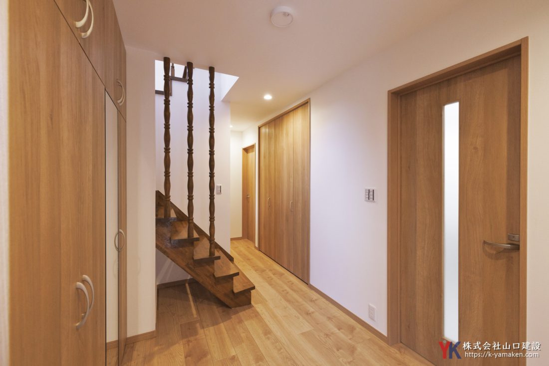 玄関・キッチン床材:DAIKEN『トリニティ』