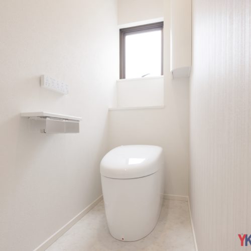 シンプルデザインの高機能トイレ