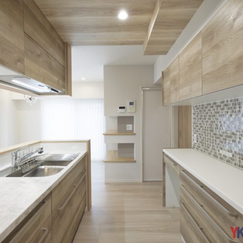 ノスタルジックなカフェ風キッチン