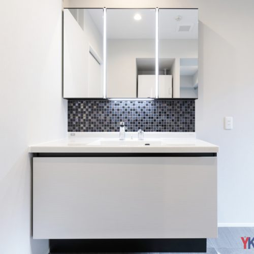 美しさと機能性を極めた洗練された洗面空間