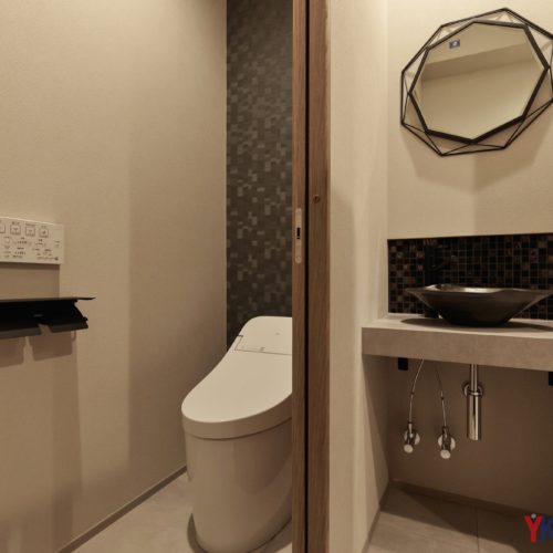 リビングにも馴染むモダンなトイレ空間