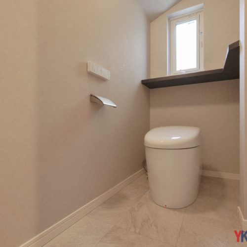 清潔感のあるモダンなトイレ