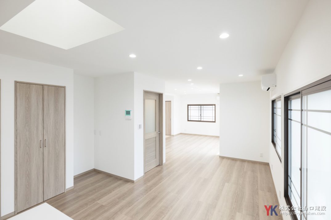 実家継承リフォーム｜大胆な間取り変更で、対面キッチンが主役の2階LDKへ。将来も安心の「バリアフリー」と「断熱」（文京区 I様邸)