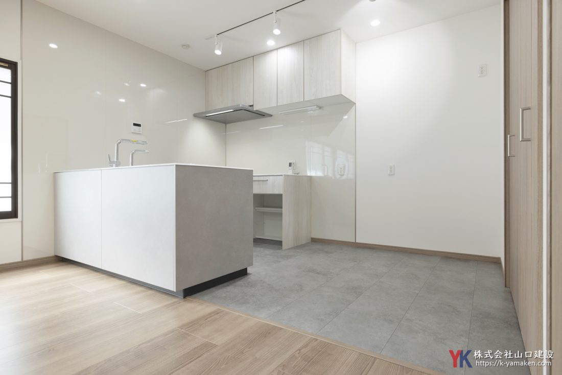 実家継承リフォーム｜大胆な間取り変更で、対面キッチンが主役の2階LDKへ。将来も安心の「バリアフリー」と「断熱」（文京区 I様邸)