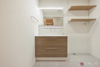 実家継承リフォーム｜大胆な間取り変更で、対面キッチンが主役の2階LDKへ。将来も安心の「バリアフリー」と「断熱」（文京区 I様邸)